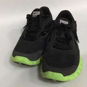 Nike Free Run 3 • Sz 6Y • black and green 👟
